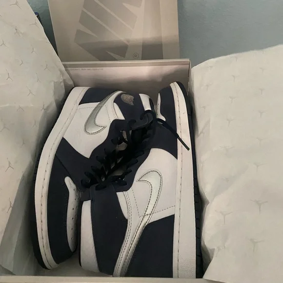 Like new Jordans. Worn once. Come with box FOR SALE: 2018 Air Jordan 11 Retro “ Concord “ Worn Once  main image 3